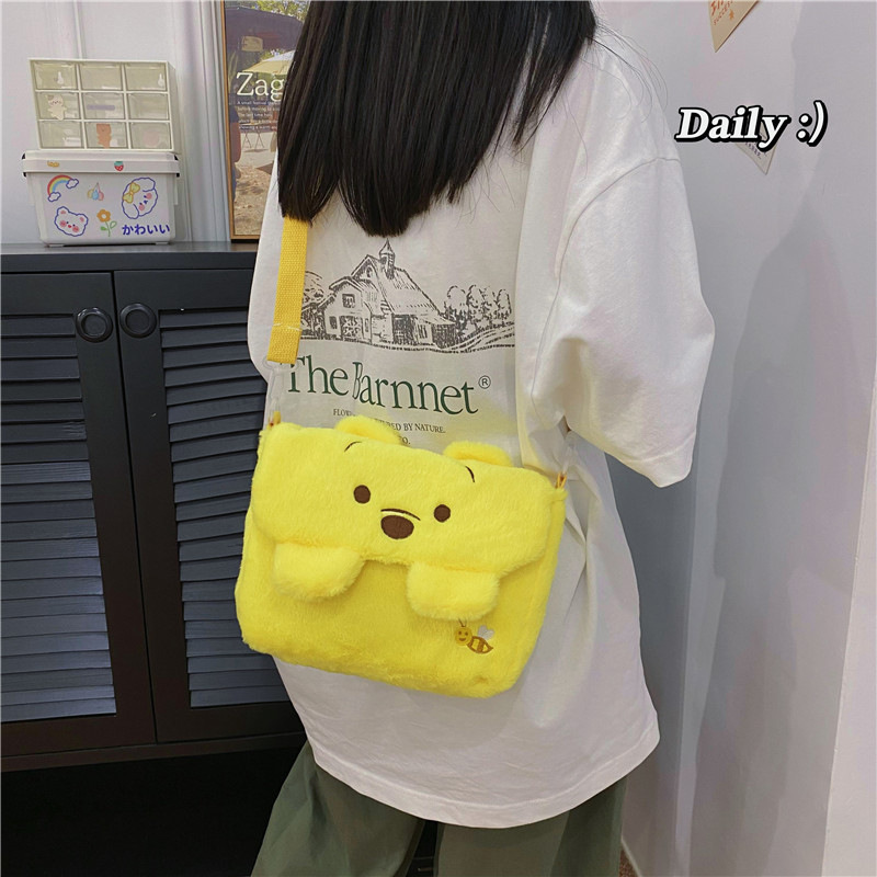 Plush toy postman bag, cartoon cute envelope shoulder bag, 2023 new style Japanese versatile strawberry bear crossbody bag Specification drawing
