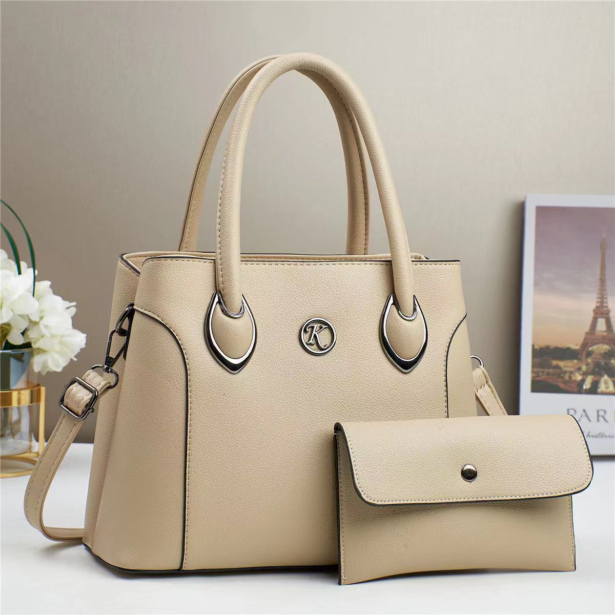 The manufacturer's best-selling single-shoulder crossbody bag, large bag, new model, hand-held for women in 2024, fashionable for foreign trade, versatile for spring Application Scenario