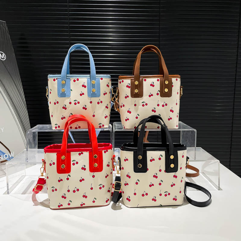 Large-capacity, cute commuting single-shoulder tote bucket, cross-border 2025 new cherry hand-carry fashionable handbag Application Scenario