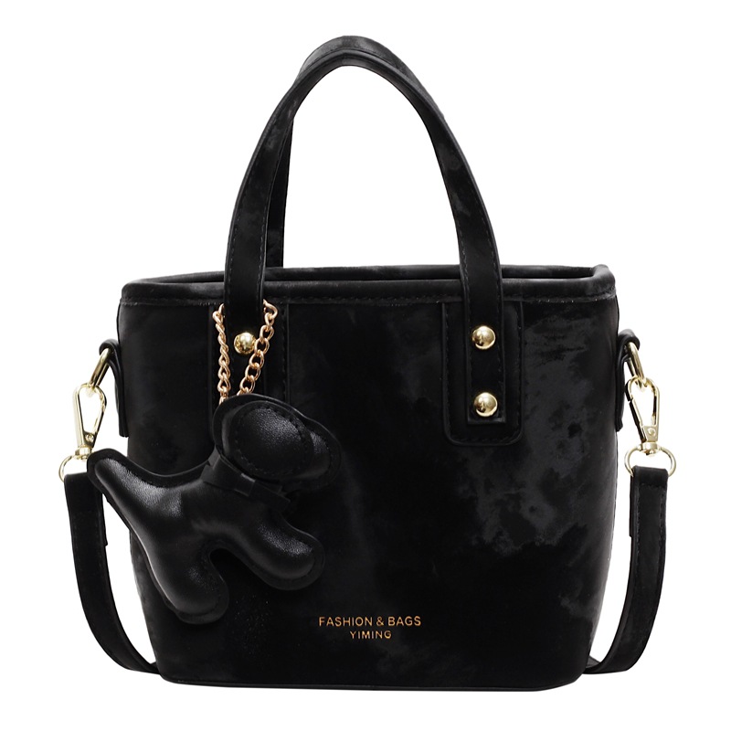 Korean style fashionable and versatile bucket bag for women 2025 new niche design crossbody bag, high-end commuting single-shoulder bag Item Picture