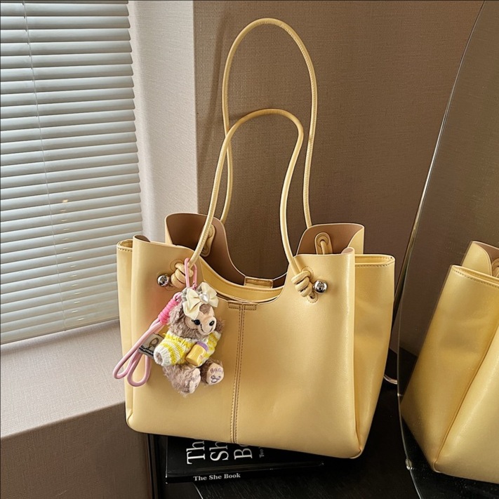 High-end, versatile, simple and large-capacity tote bag 2025 new style, stylish Korean style, solid color commuting single-shoulder bag full figure
