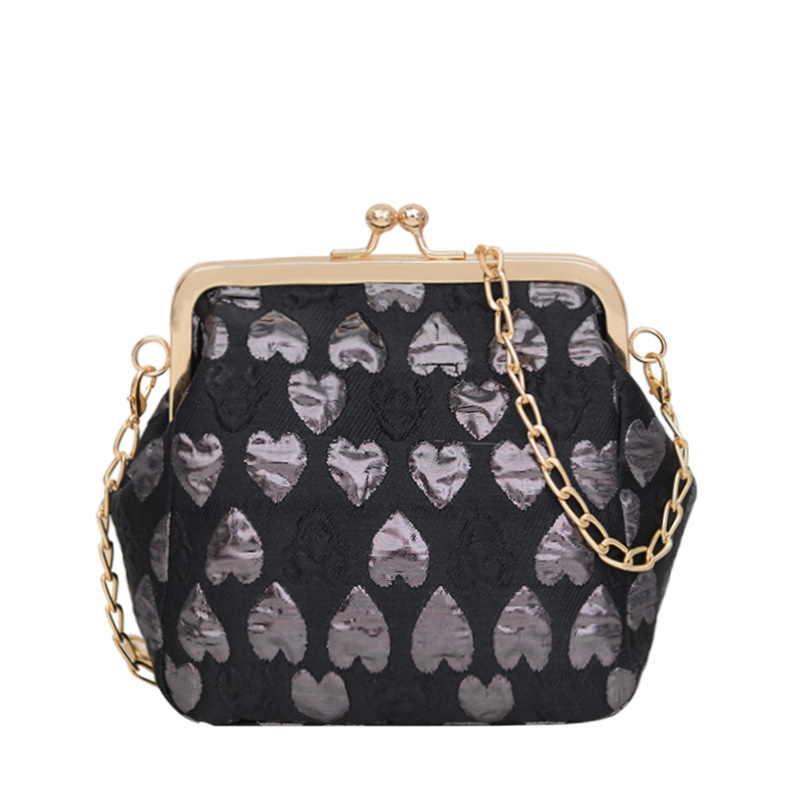 New European and American retro-style handbags, single-shoulder bags, large-capacity women's bags, classical Hanfu bags, heart-shaped buckle chain bags Item Picture