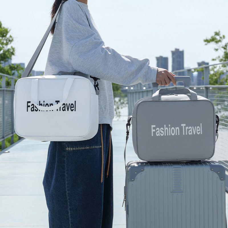 Runhui's new 600D leather waterproof travel bag, a light travel single-shoulder crossbody bag with large capacity, is a travel carry-on bag Specification drawing