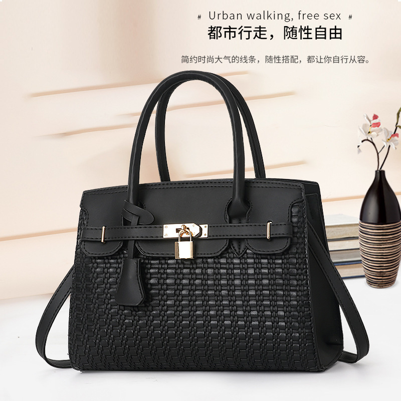 2022 New autumn and winter women's bags, versatile and fashionable women's bags with European and American styles, hand-held shoulder crossbody bag, factory direct sales details Picture