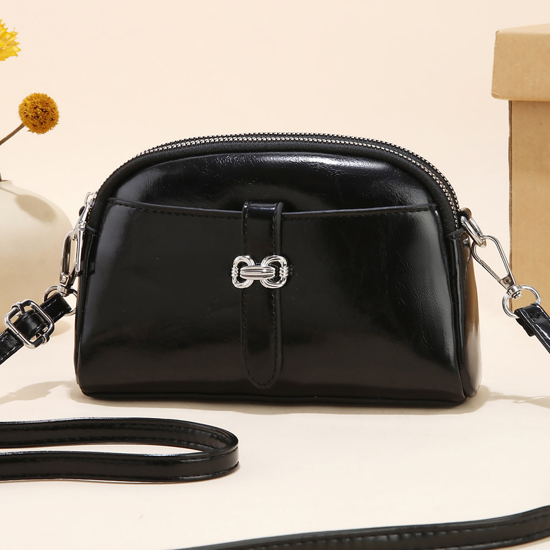 This 2025 new trendy small handbag is a simple and versatile women's bag. It's a middle-aged single-shoulder bag for your mother-in-law to carry diagonally full figure