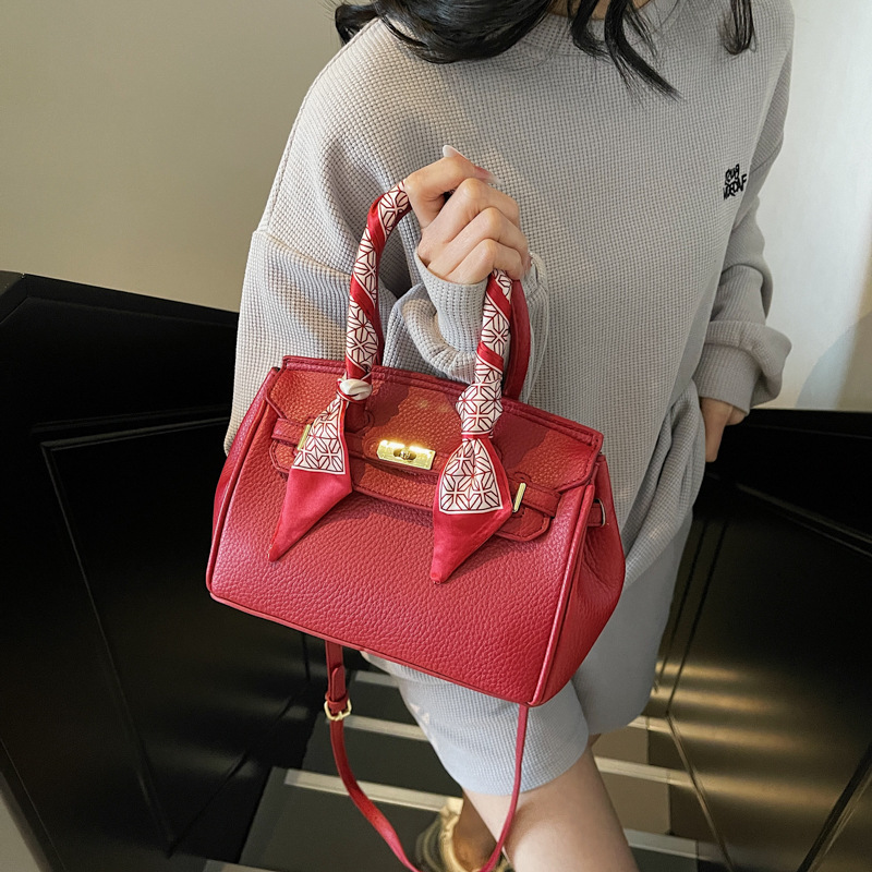 Cross-border 2025 New high-end commuter Kelly bag, women's fashionable silk scarf, popular and versatile single-shoulder crossbody bag details Picture