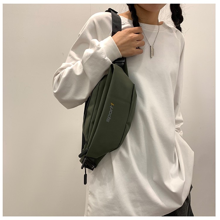 New cross-border motorcycle-style backpack 2025 Spring large-capacity trendy crossbody bag, niche quality dumpling bag Application Scenario