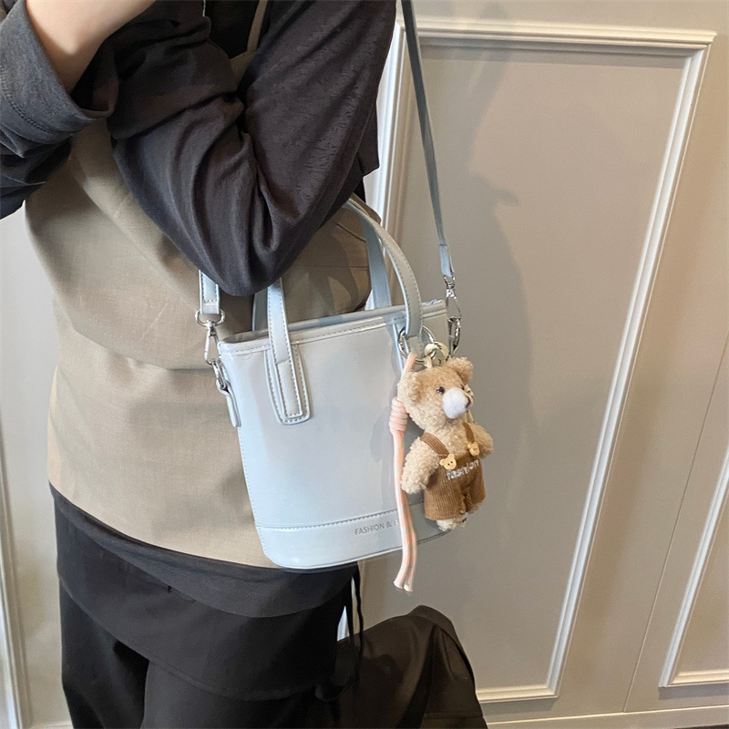 High-end retro hand-held bucket bag for women 2025 new spring and summer fashion versatile crossbody bag, super popular single-shoulder bag Specification drawing