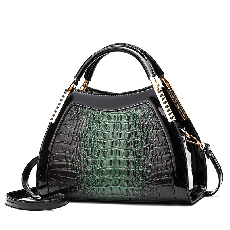 A new classic European and American crocodile large-capacity women's bag for cross-border trade in 2022, a trendy, simple and fashionable women's bag with a single shoulder Specification drawing