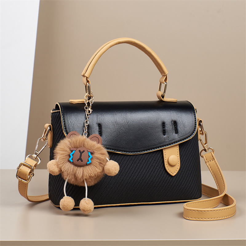 Spring and Summer new crossbody bag, high-end texture, niche, light luxury, versatile single-shoulder hand-carry small bag, 2025 women's bag Application Scenario