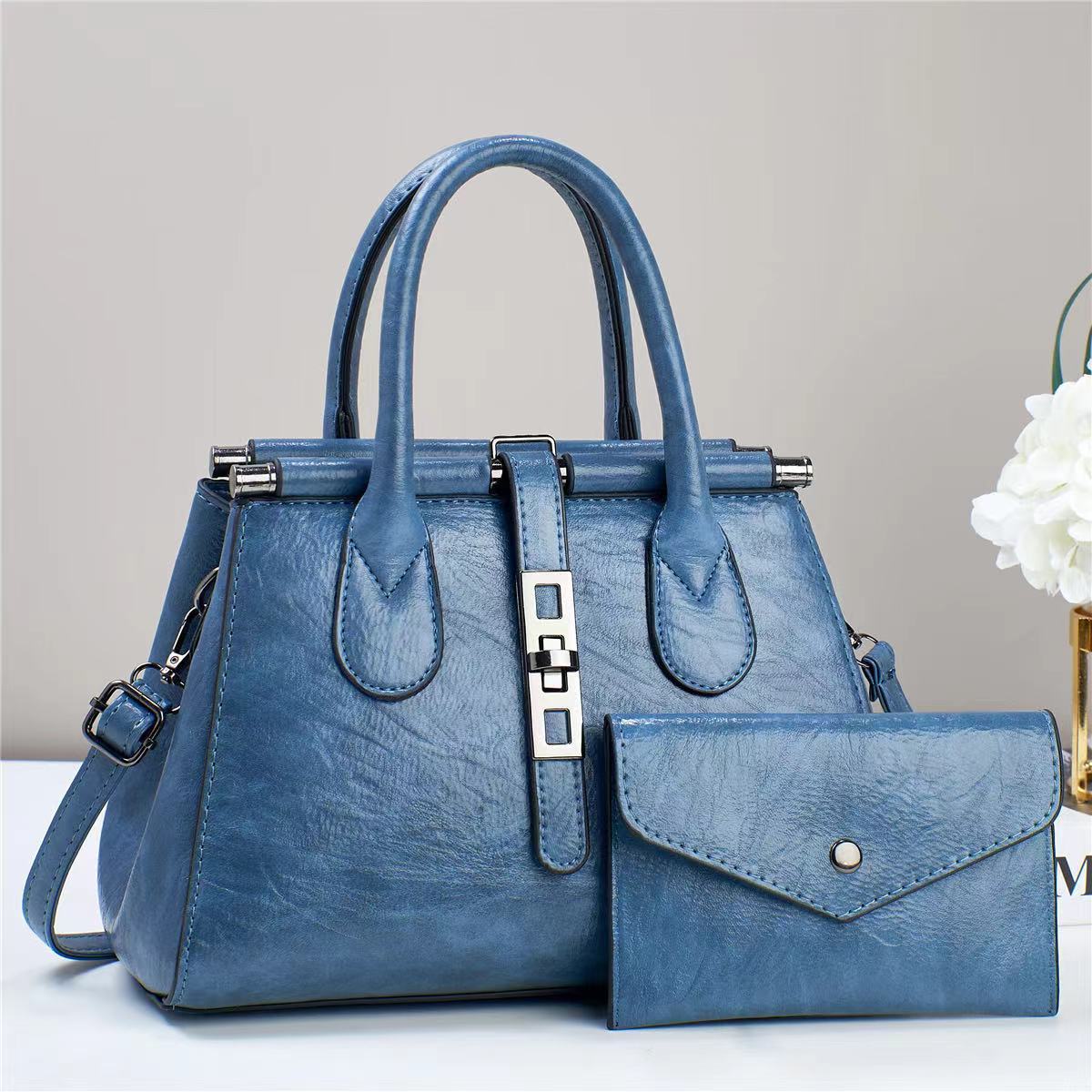 2024 New retro pattern candy-colored texture large-capacity single-shoulder crossbody bag, high-quality cross-border women's mother bag full figure