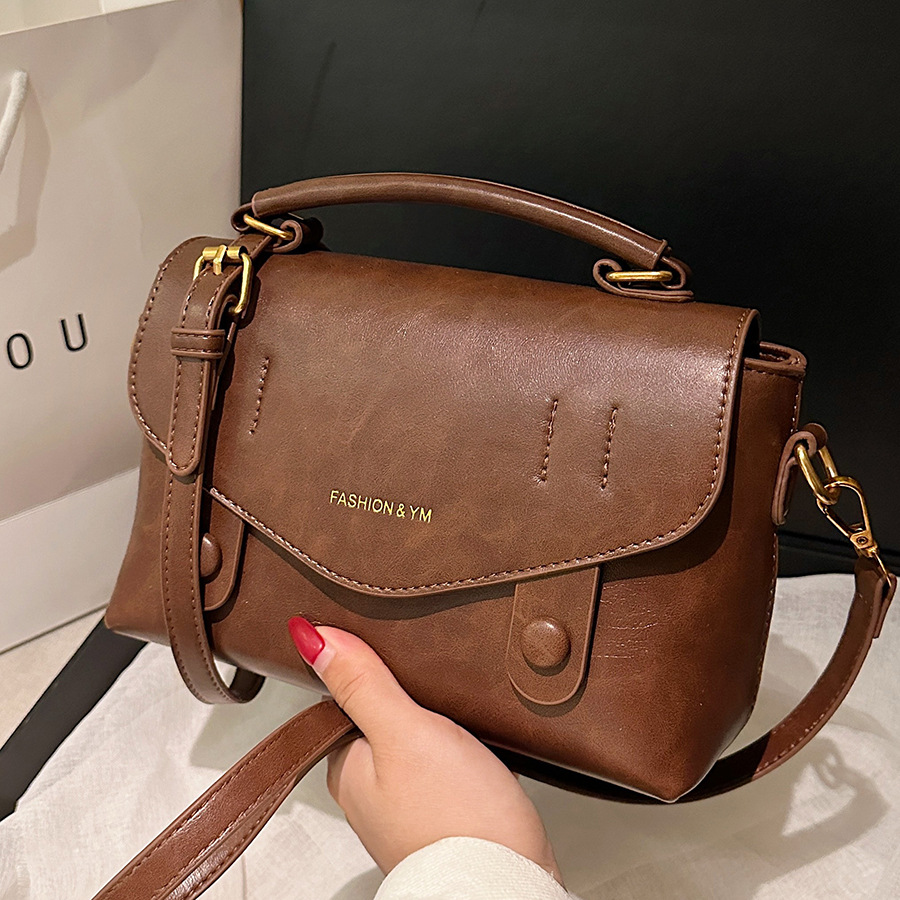 Retro casual hand-held small square bag for women 2024 new style, popular and versatile casual single-shoulder bag, high-end commuter bag for women full figure