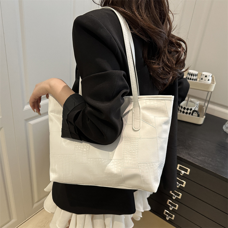 A new cross-border pu women's bag, a solid color crossbody bag for women, a large-capacity single-shoulder bag, a casual and simple commuting bag for work details Picture