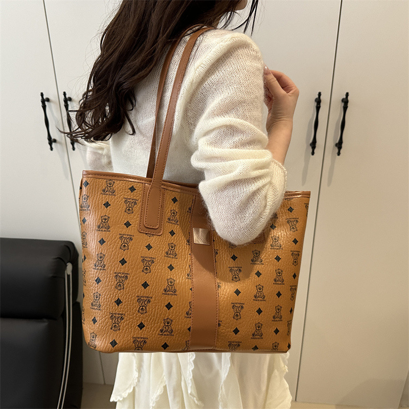 Fashionable large-capacity commuting bag for women, Spring 2025 new shopping bag, fashionable class commuting tote bag details Picture