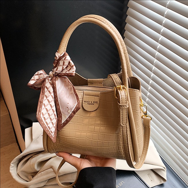 High-end stone-patterned hand-held bucket bag for women, new model 2025, a niche and versatile casual single-shoulder crossbody bag for commuting full figure