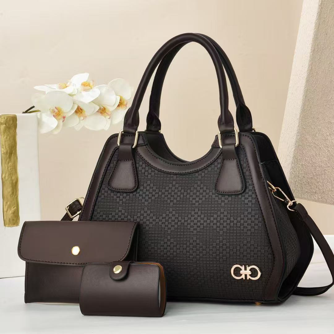 This year, a three-piece handbag set is in fashion. The new spring 2025 collection is versatile and in a solid color on Instagram. It's suitable for making dumplings for women details Picture