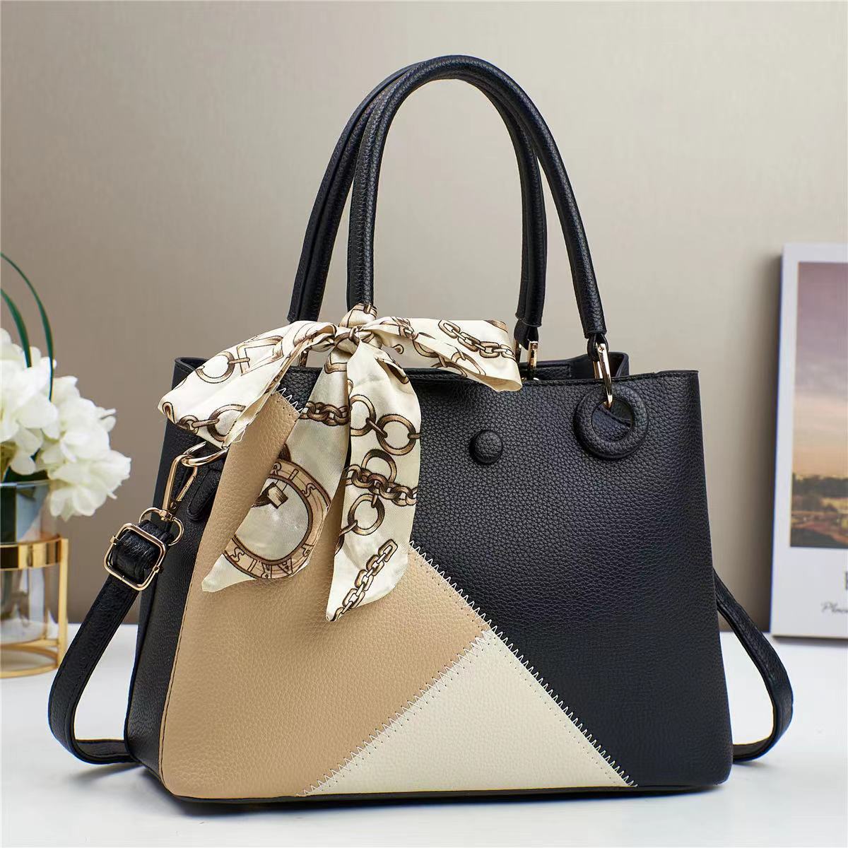 The manufacturer's best-selling single-shoulder crossbody bag, a new type of hand-carry bag for women in 2024, is fashionable and versatile for foreign trade. It's a spring bestseller full figure