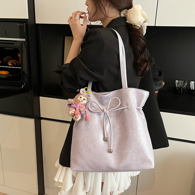 Fashionable solid color casual large-capacity bucket bag for women 2025 new style simple and high-end texture pleated single-shoulder armpit bag Specification drawing