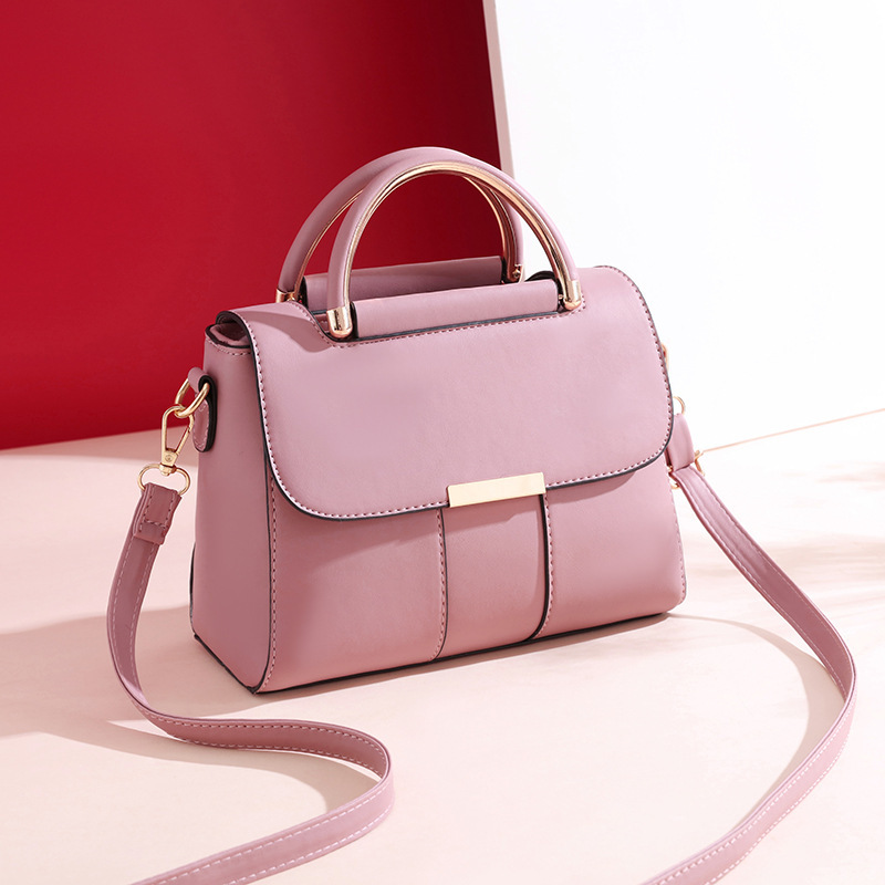The 2022 new trendy, simple and versatile women's bag is a fashionable single-shoulder crossbody bag and a popular hand-held small square bag details Picture