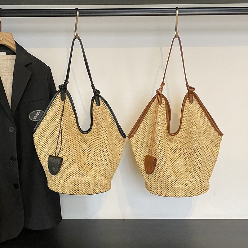 Large-capacity woven tote bag for women, new summer 2025, versatile commuter underarm bag, niche design, single-shoulder bag trend full figure