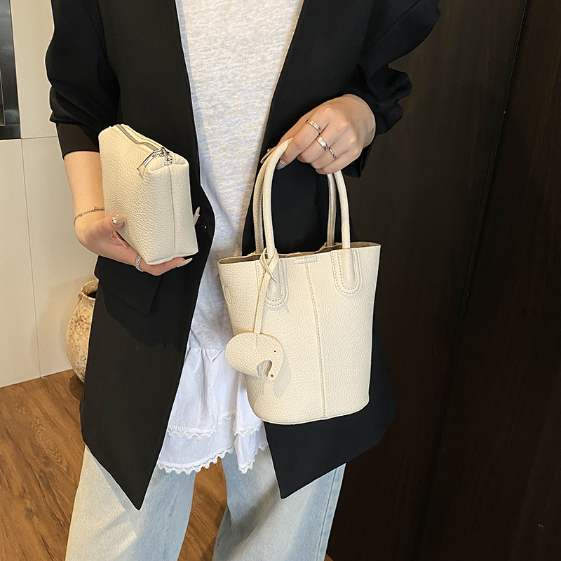 Korean version lychee pattern fashionable hand-held bucket bag for women 2025 new style, stylish solid color, versatile and simple single-shoulder crossbody bag details Picture