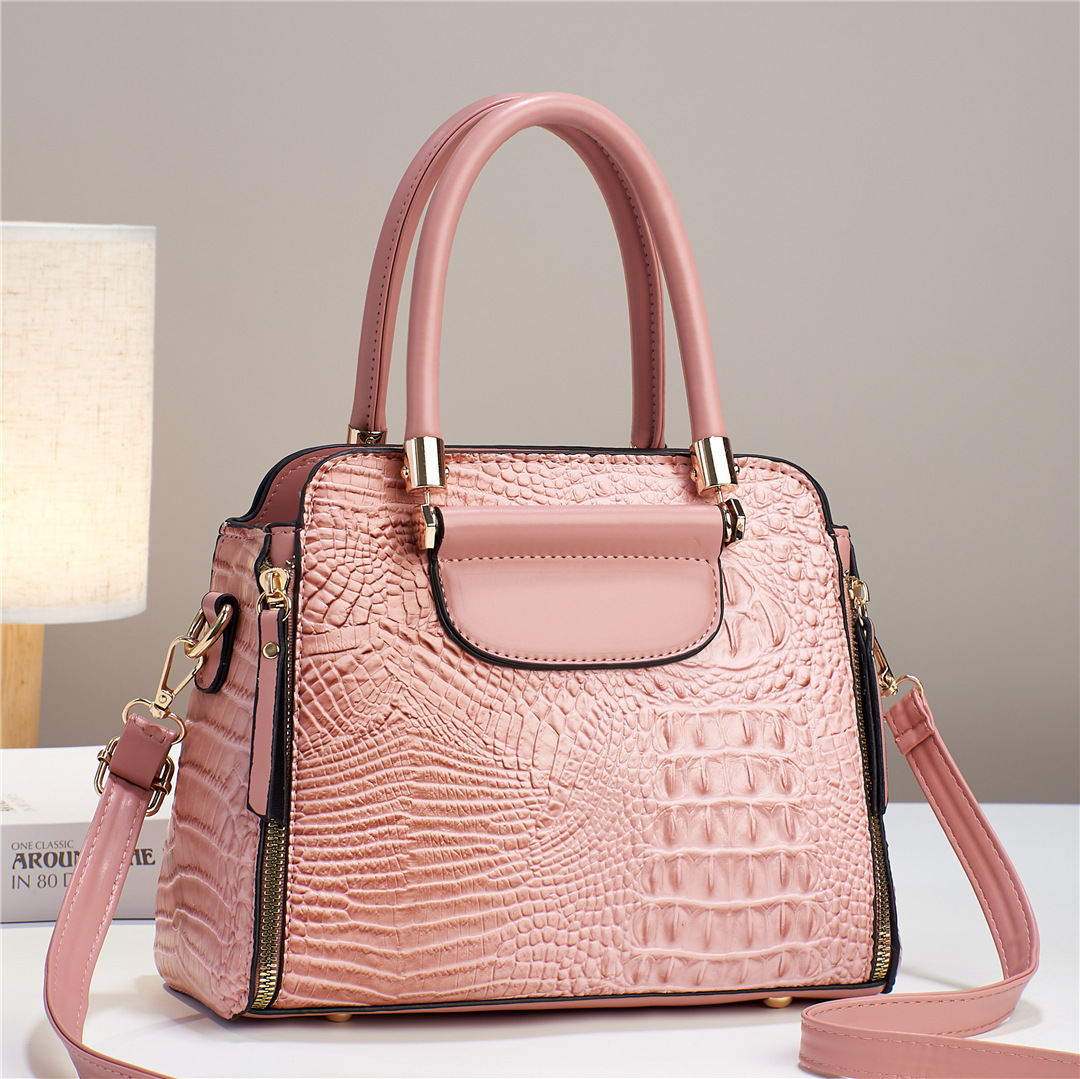 The manufacturer's best-selling foreign trade direct mail 2023 summer new single-shoulder crossbody bag is a fashionable mom bag and a versatile and elegant ladies' bag Application Scenario