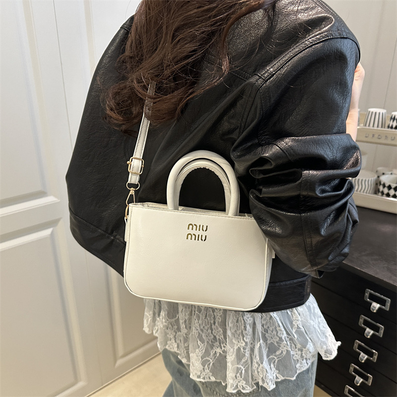 A fashionable and versatile hand-held crossbody bag for women's commuting to work, PU Women 2025 cross-border single-shoulder bag Specification drawing