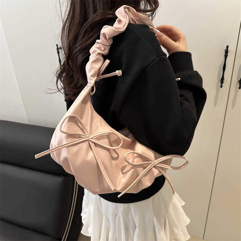 Solid color large-capacity, elegant and casual women's bag for spring and summer, new style 2025. Fashionable and niche single-shoulder underarm bag, stylish for commuting details Picture
