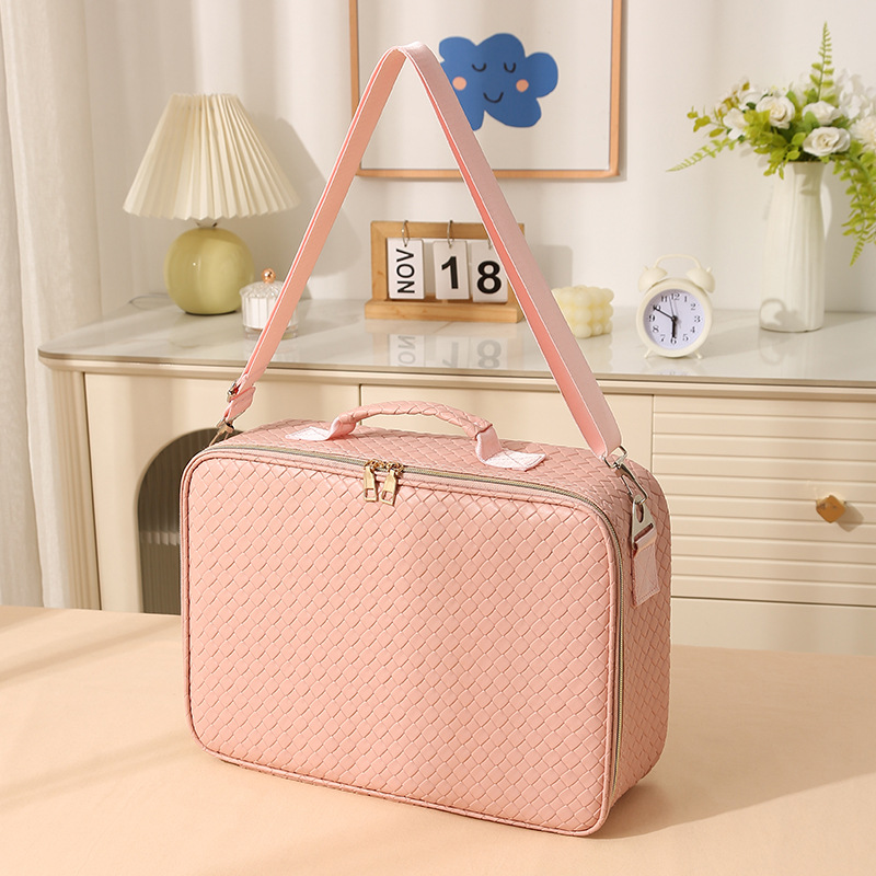 New PU mirror makeup box, large-capacity portable travel cosmetics storage box, makeup artist follow-up makeup box Application Scenario
