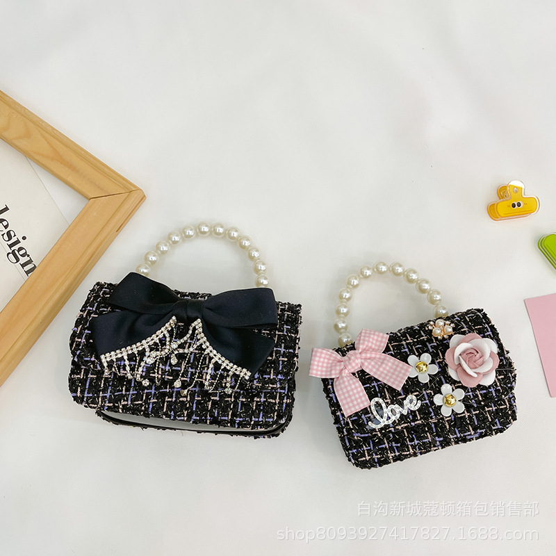 New children's fashion little Chanel-style Elsa Princess bag, little girl pearl hand-held crossbody bag, mobile phone red envelope bag details Picture