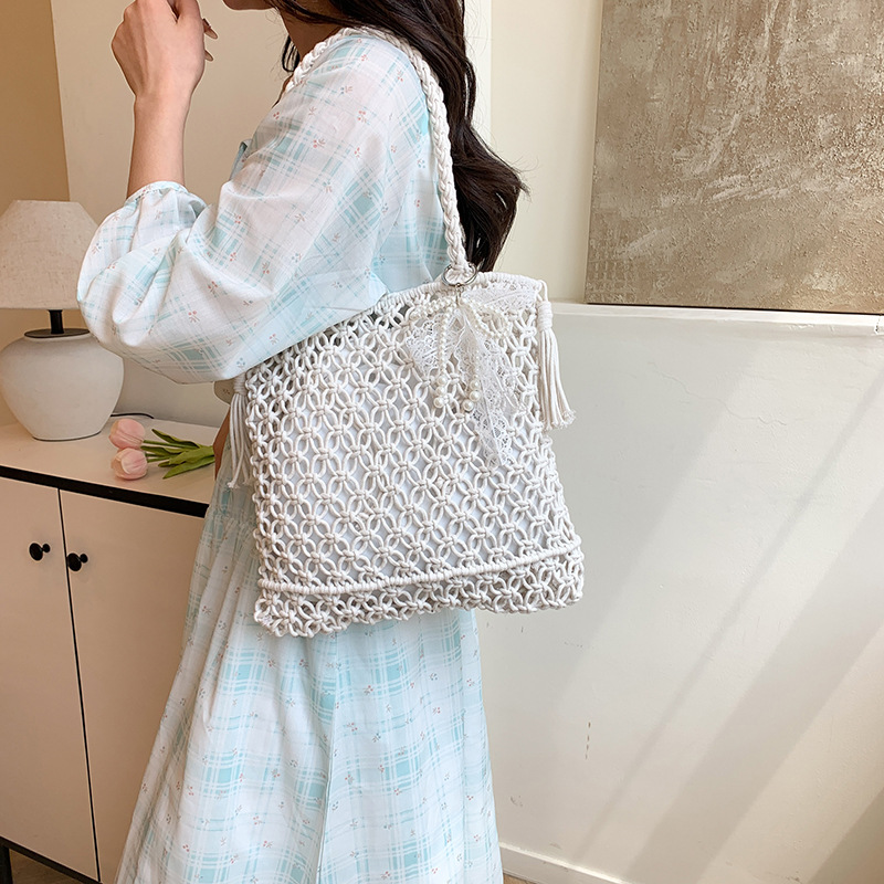 New summer 2025 seaside and beach niche design bucket bag for women, large-capacity vacation, hollowed-out straw woven single-shoulder bag details Picture