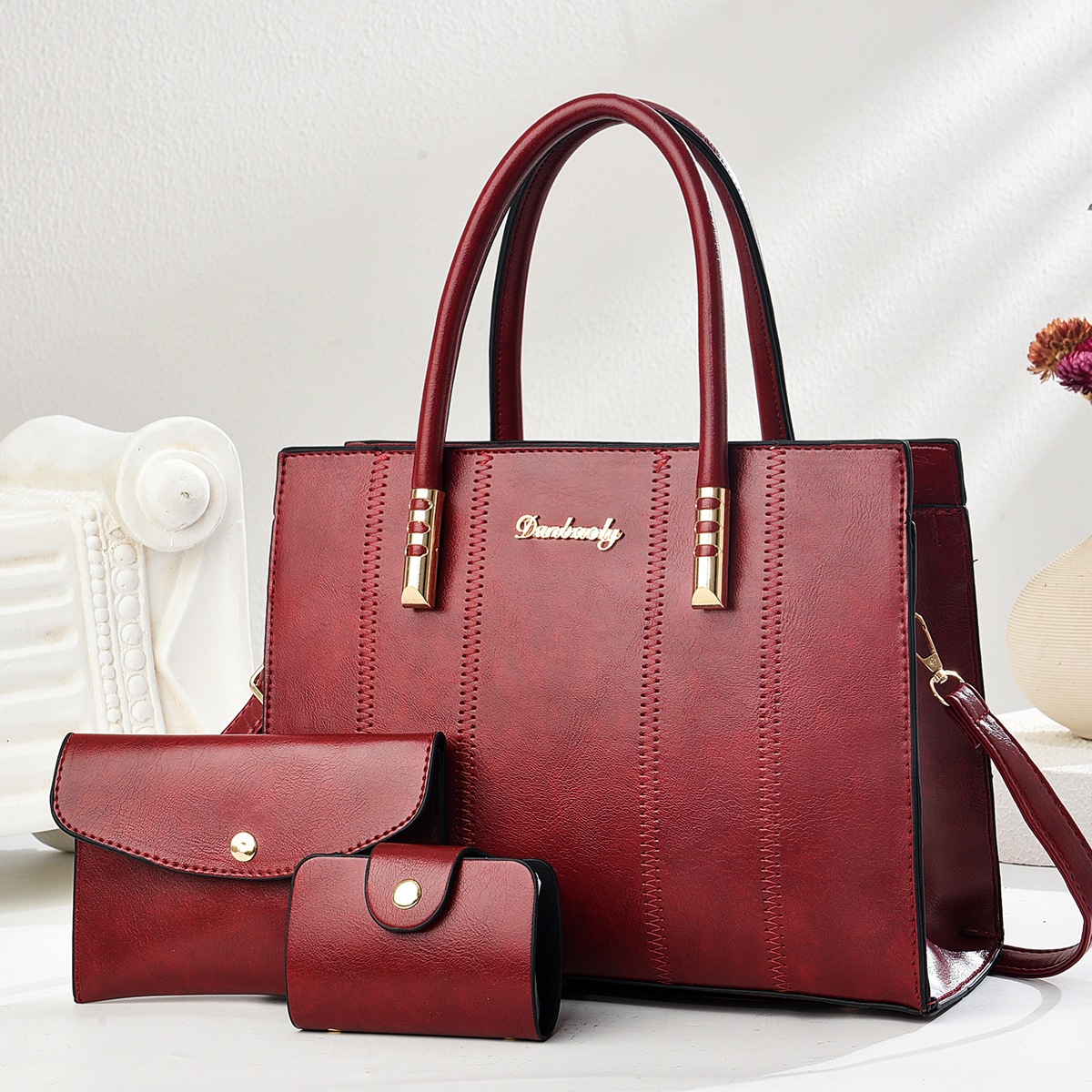 The new color-blocked women's bag is fashionable and trendy. It's a high-end single-shoulder bag, a crossbody bag and a large-capacity handbag for women Specification drawing