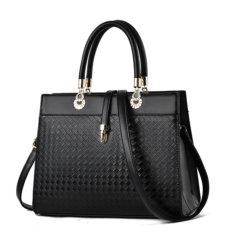 2022 new style of woven hand-held women's bag, retro, simple, elegant and individual, single-shoulder crossbody women's bag, Korean style, trendy and fashionable Item Picture