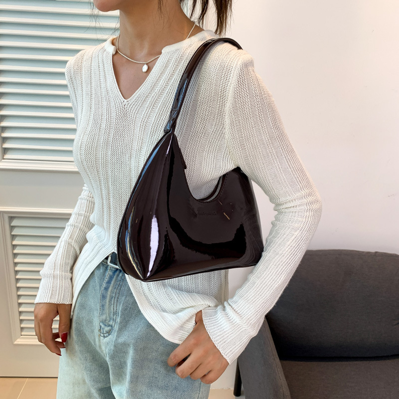 Korean niche patent leather bags, women's baguette crescent-shaped bag, women's single-shoulder bag, women's handbag, high-quality and fashionable underarm bag Specification drawing