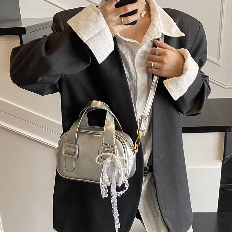 Stylish soft leather bag for women, 2025 new Korean-style texture handbag, casual and versatile for women, single-shoulder crossbody pillow bag details Picture