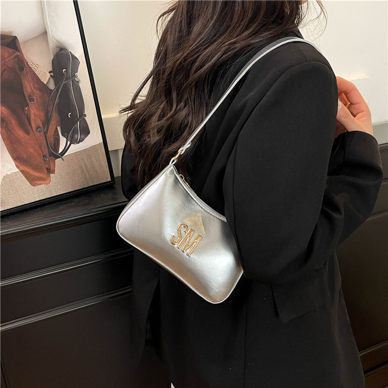 2025 Solid color Summer new fashionable, trendy, casual and versatile handbag, single-shoulder crossbody bag, letter design commuter bag details Picture