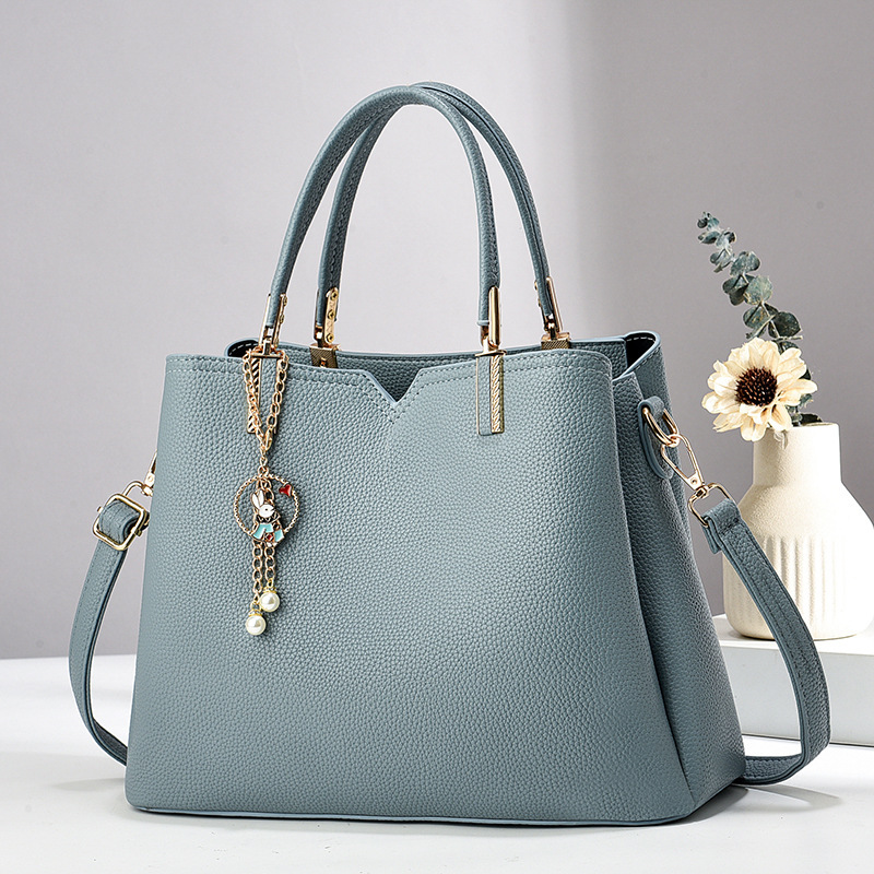 The manufacturer's elegant ladies' crossbody bag for 2024 is a versatile new model for foreign trade. It's a fashionable summer handbag with one shoulder Item Picture