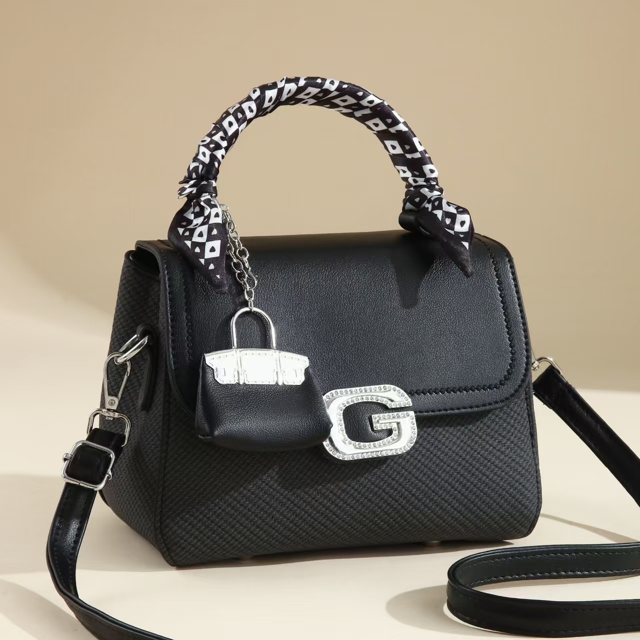 A 2025 new style single-shoulder crossbody bag, a small white square bag, as a birthday gift for a girl full figure