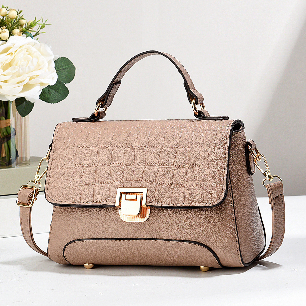 Factory direct mail fashionable mom bag, a bestseller for foreign trade, 2024 Summer new single-shoulder crossbody elegant and versatile bag for ladies details Picture