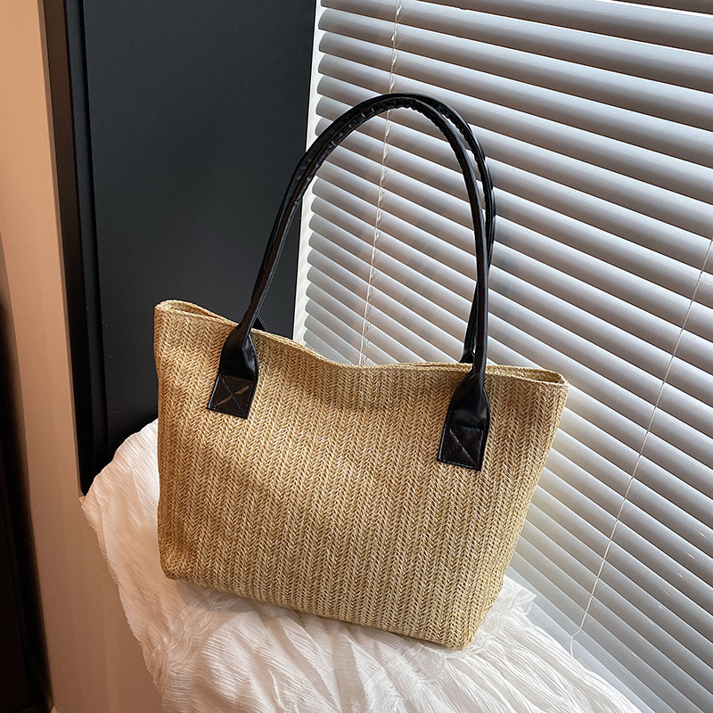2025 Korean version hand-held woven bag Spring/Summer New style, fashionable and simple Tote bucket bag, women's large-capacity commuter bag full figure