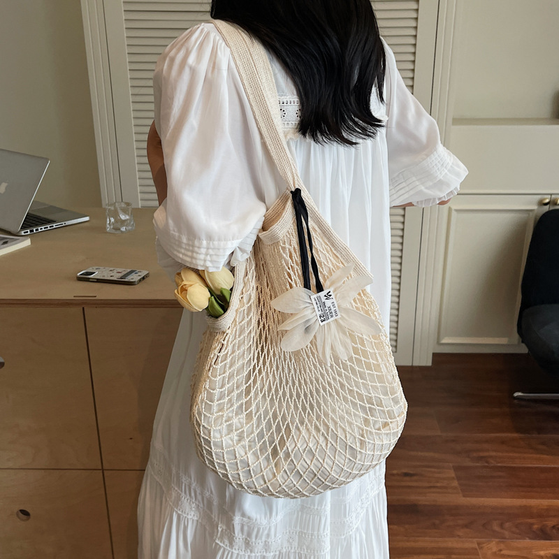 Trendy underarm bag, simple bucket bag, hollowed-out large capacity single-shoulder bag, new summer 2025 style, stylish knitted underarm bag Application Scenario