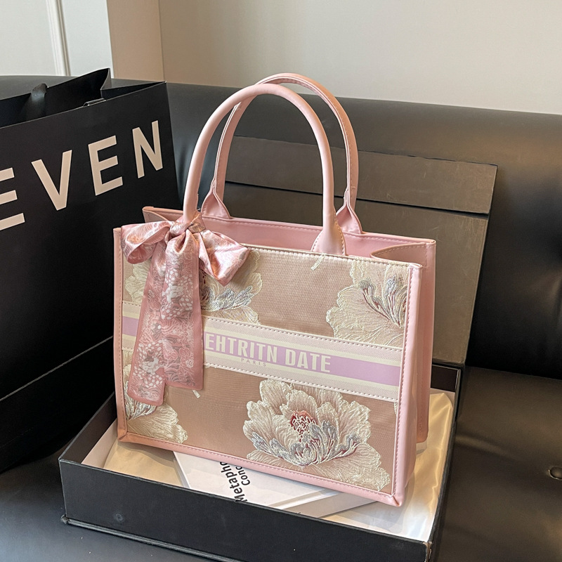 High-capacity women's 2024 new style high-end and stylish underarm single-shoulder bag, casual tote bag, commuting handbag details Picture