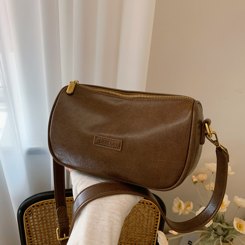 The 2024 new women's crossbody bag features a large capacity, trendy and versatile style, and a high-end look. It is a solid color single-shoulder small square bag for ladies details Picture