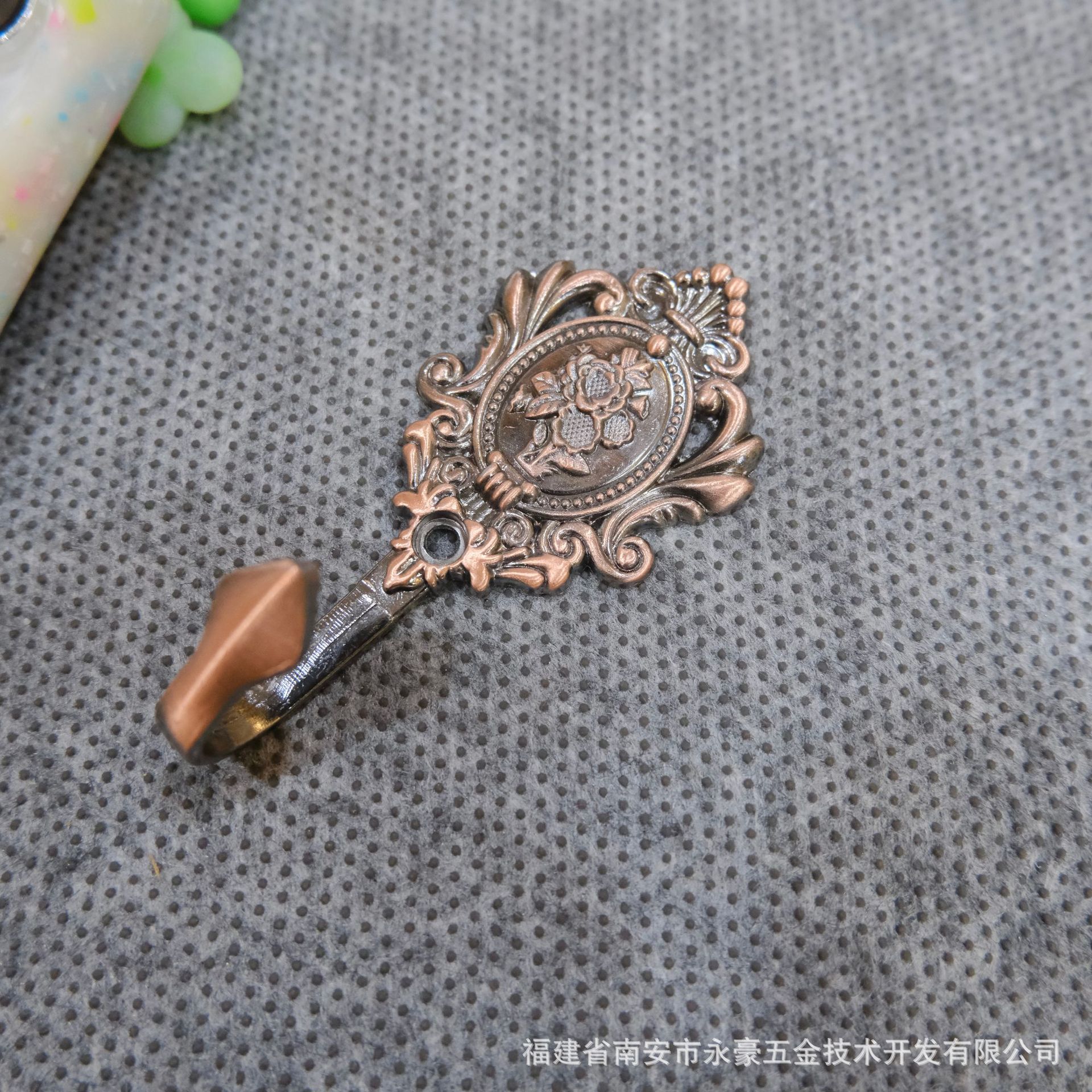 【 Yonghao 】 Hardware curtain accessories, European-style wall hooks, window decorations, zinc alloy European-style flower hooks in stock for wholesale Application Scenario