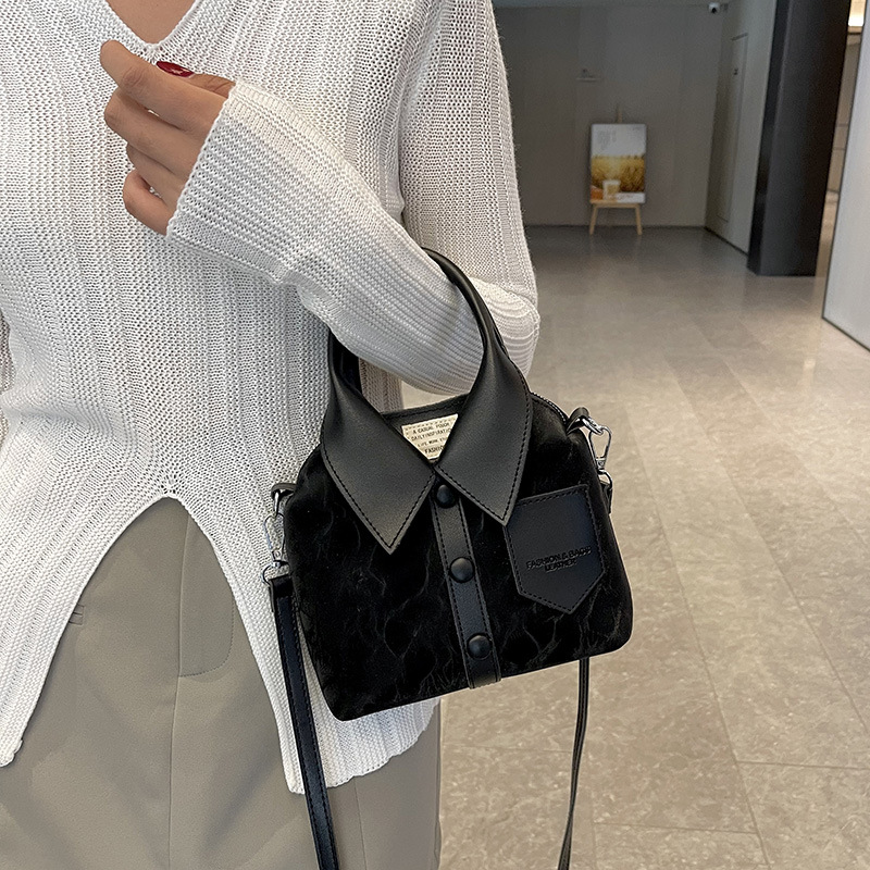 The 2025 summer new Korean-style fashionable and simple hand-held shoulder bag with a high-end and personalized design for women's commuting crossbody details Picture