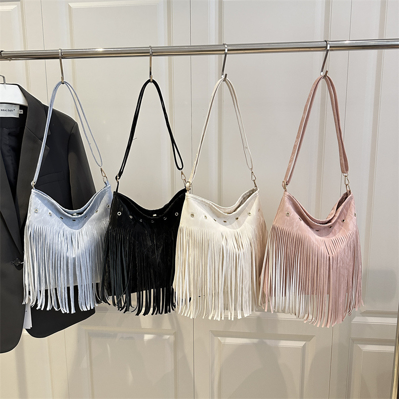 Bohemian style stylish Su bag, large-capacity single-shoulder bag, 2025 popular new niche Instagram versatile women's bag Application Scenario