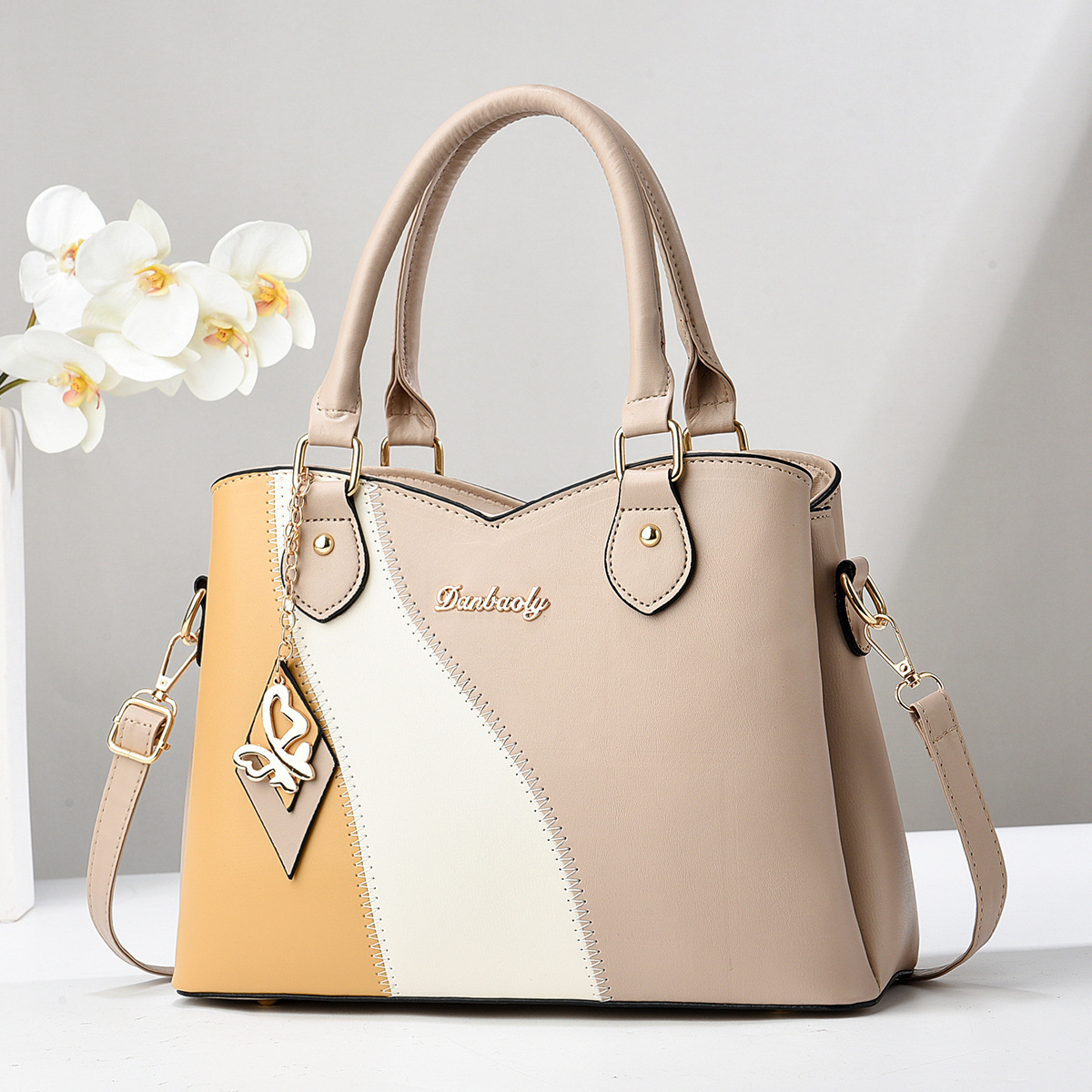 The new 2024 spring collection from the manufacturer is a must-have for foreign trade women, featuring a versatile crossbody bag and a fashionable large handbag for women Application Scenario