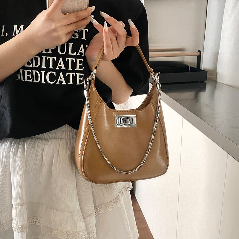 Korean-style simple soft leather single-shoulder underarm bag for women, 2025 new commuter bucket bag, casual and fashionable crossbody bag Application Scenario