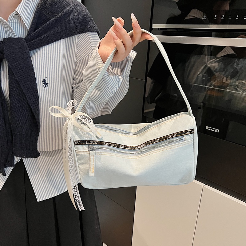 A trendy Korean niche denim baguette bag for women in 2025, a versatile single-shoulder underarm bag for commuting details Picture