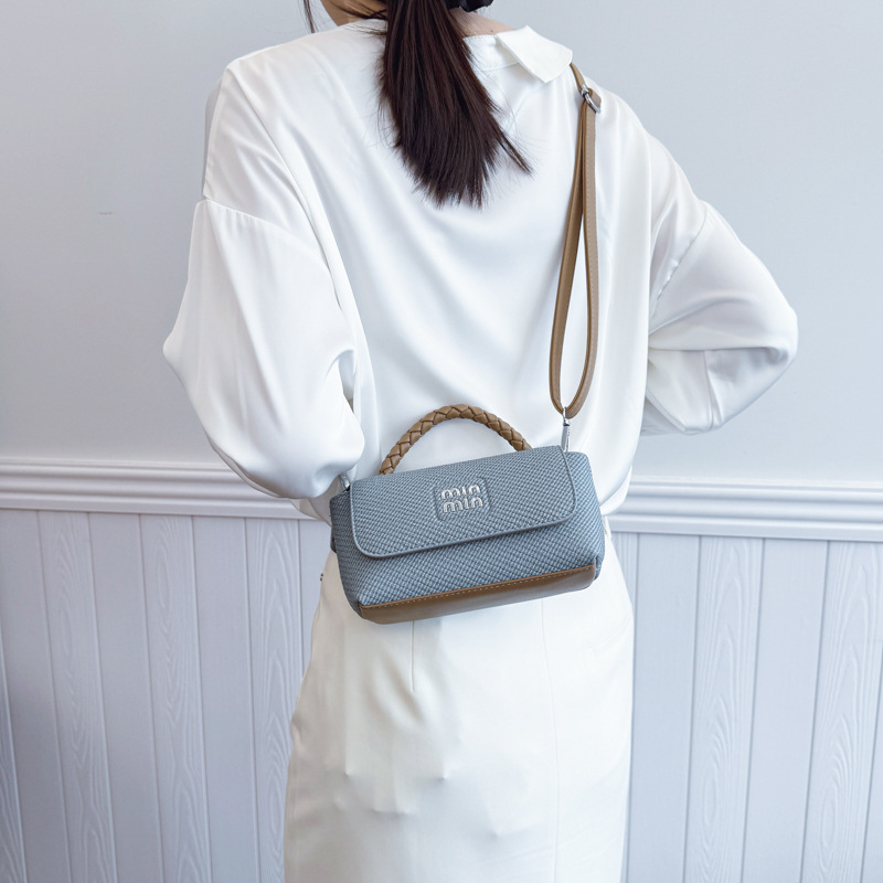 The 2025 new soft-faced solid color handbag is a high-end casual women's shoulder bag with a versatile and simple style for commuting Application Scenario